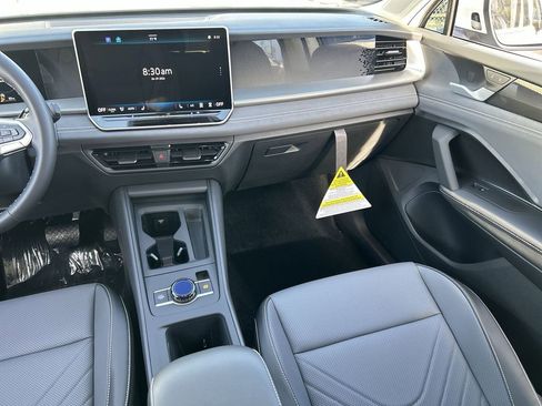 New 2026 Volkswagen Tiguan SE FWD image 12