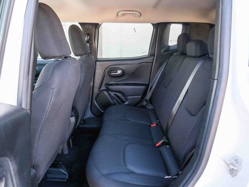 Used 2023 Jeep Renegade Latitude AWD/4WD image 18