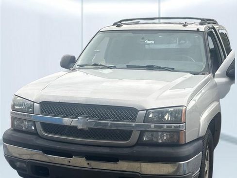 Used 2005 Chevrolet Avalanche LS w/ Sun And Sound Package RWD image 11