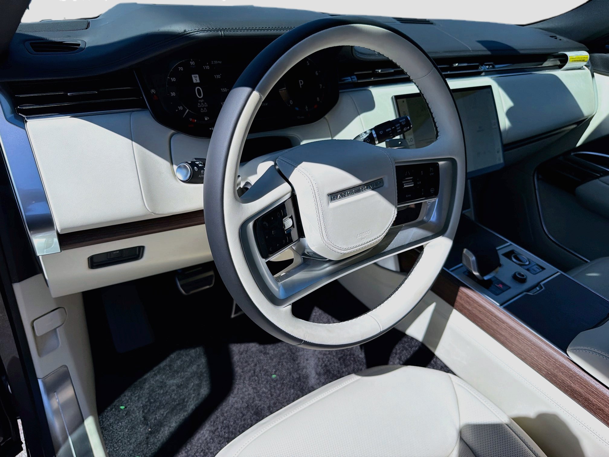 New 2027 Land Rover Range Rover Long Wheelbase SE AWD/4WD image 26