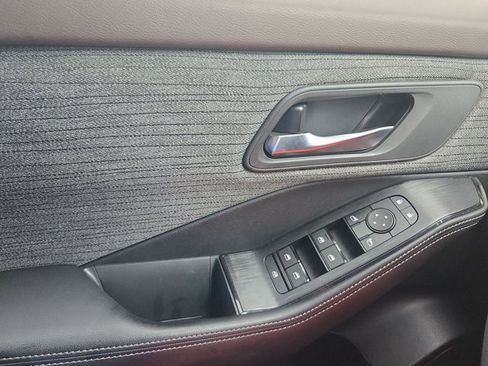 Used 2023 Nissan Rogue SV FWD image 23