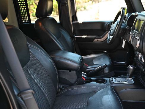 Used 2016 Jeep Wrangler Unlimited Sahara AWD/4WD image 18