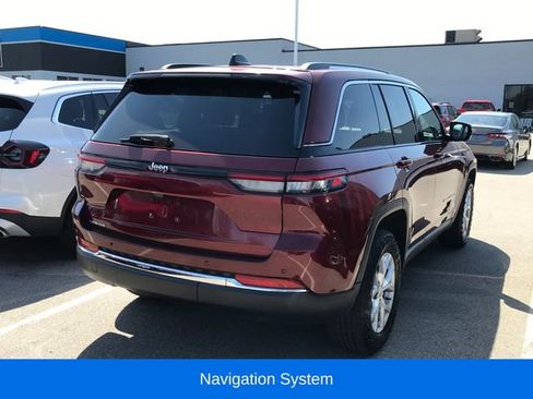 Used 2023 Jeep Grand Cherokee Limited AWD/4WD image 3