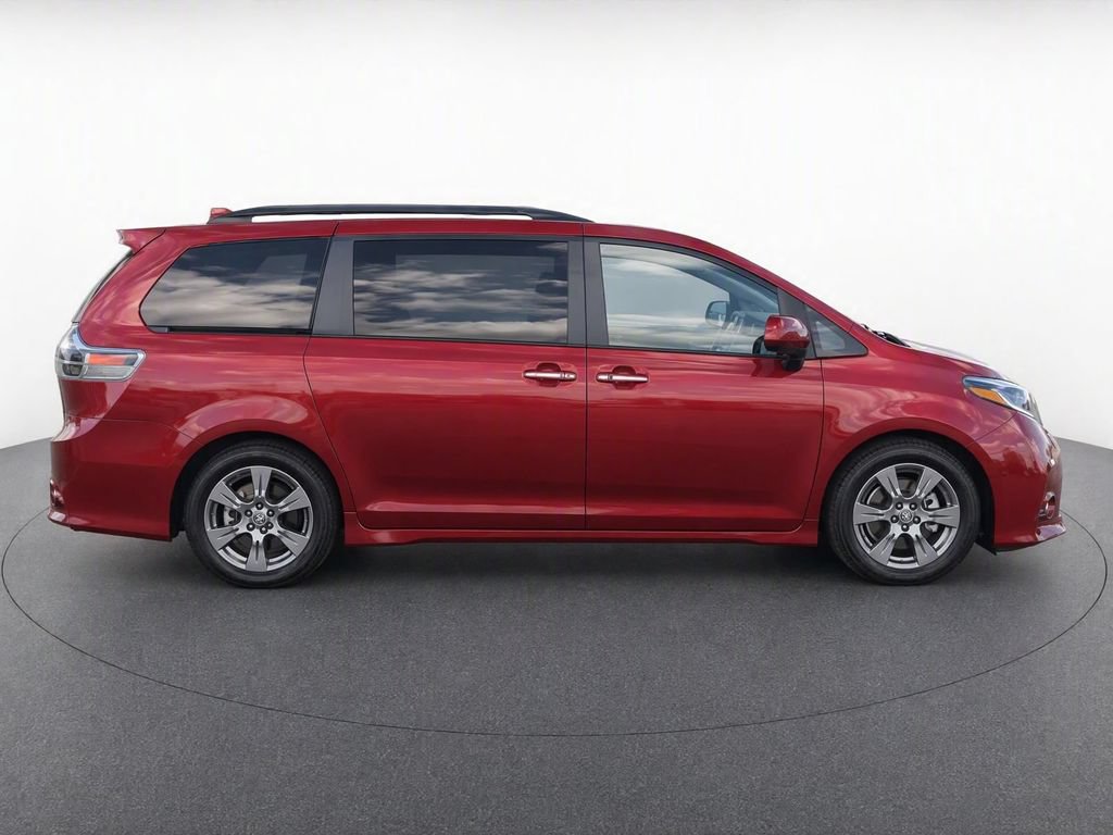 Used 2018 Toyota Sienna SE Premium FWD image 8