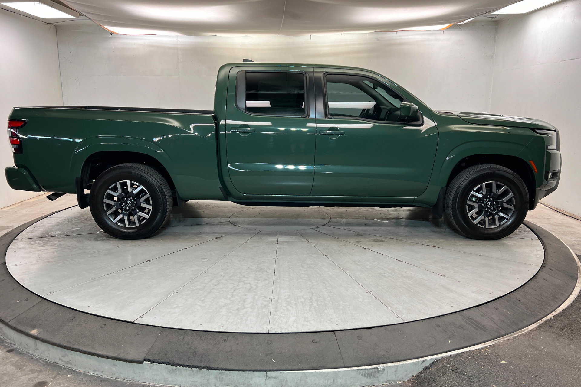 Used 2025 Nissan Frontier SL AWD/4WD image 7
