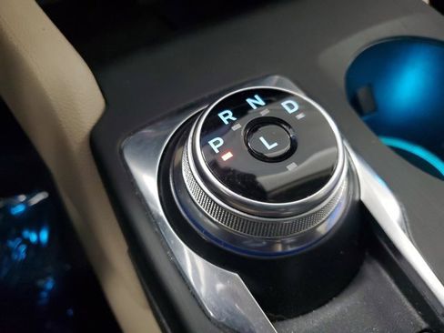 Used 2020 Ford Escape Titanium image 23