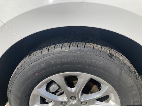 Used 2020 Chevrolet Equinox LS image 11