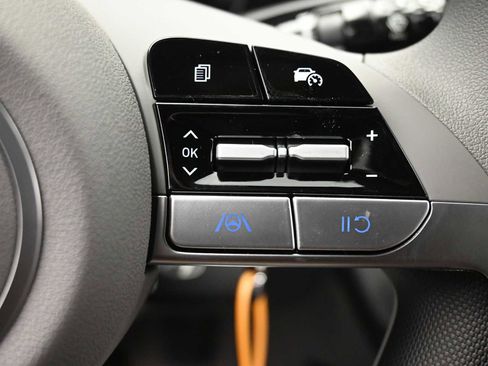 Used 2025 Hyundai Elantra SE FWD image 17
