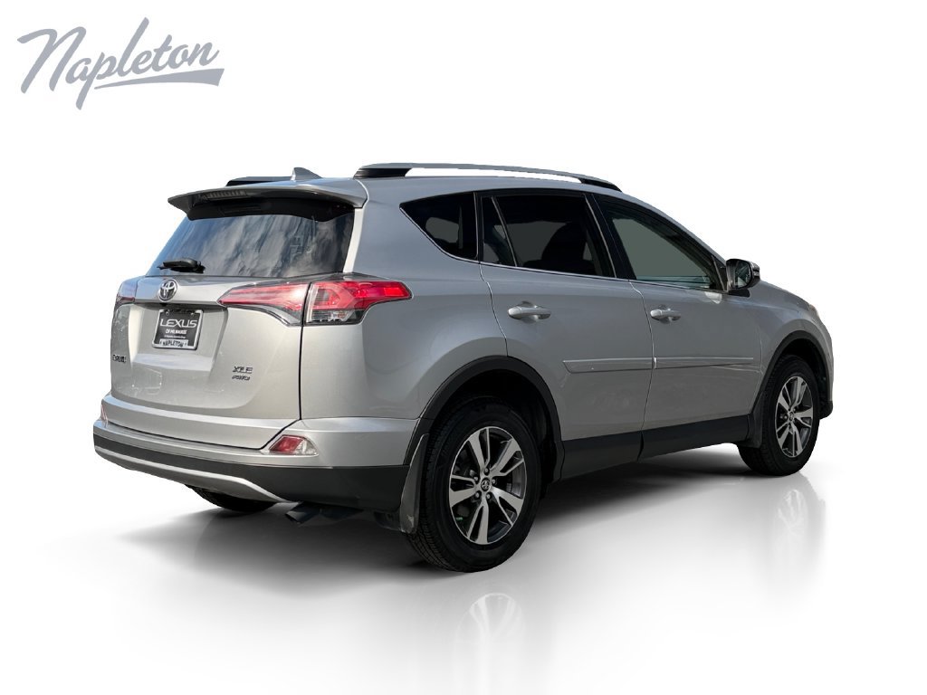 Used 2018 Toyota RAV4 XLE AWD/4WD image 6