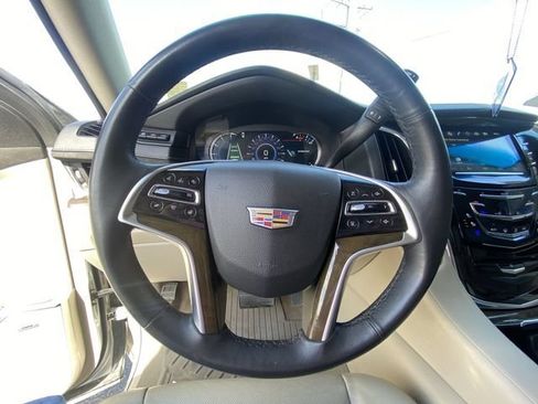 Used 2018 Cadillac Escalade Luxury AWD/4WD image 14