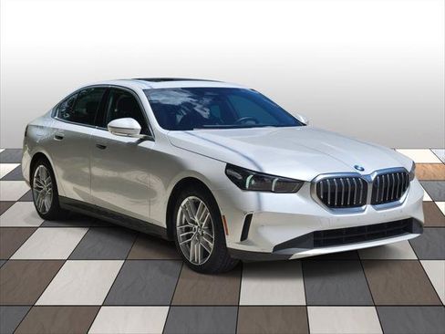 Used 2024 BMW 530i RWD image 3
