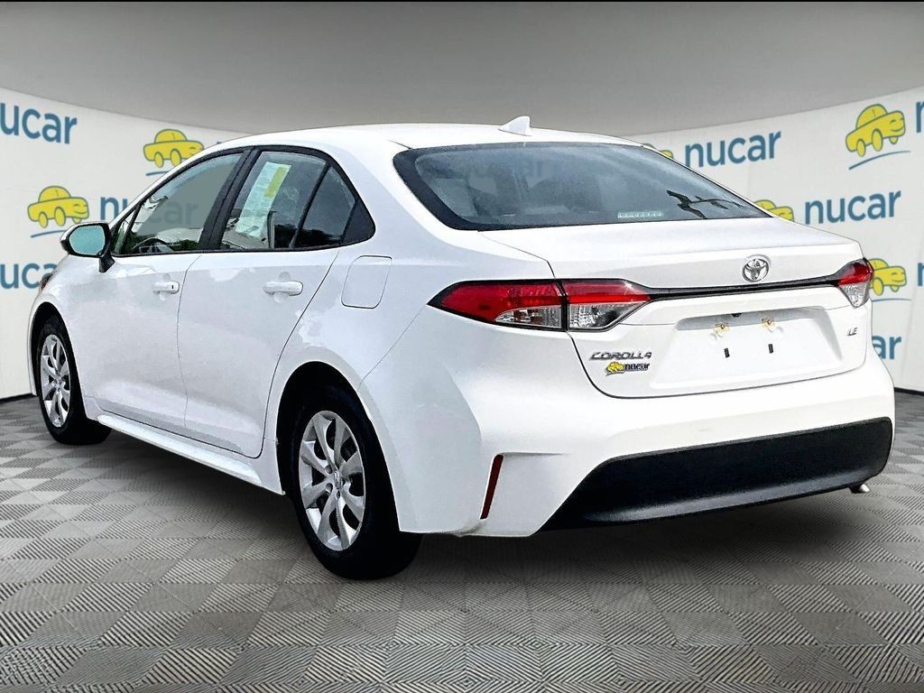 Used 2025 Toyota Corolla LE FWD image 4