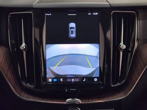 Used 2023 Volvo XC60 B5 Plus image 18