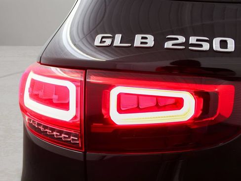 Used 2023 Mercedes-Benz GLB 250 image 36