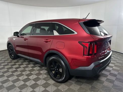 Used 2023 Kia Sorento LX image 5