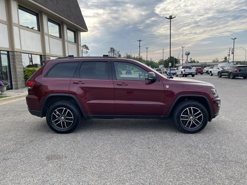 Used 2017 Jeep Grand Cherokee Trailhawk AWD/4WD image 2