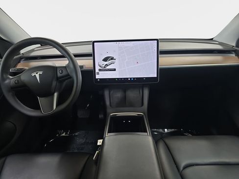 Used 2022 Tesla Model Y Long Range image 12
