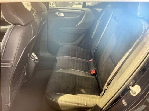 Used 2024 Volvo XC40 B5 Plus AWD/4WD image 5