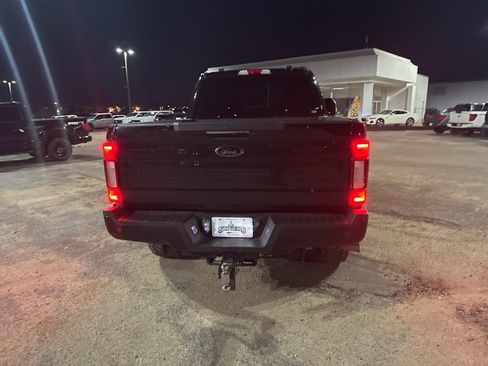 Certified 2022 Ford F250 Lariat w/ Black Appearance Package image 14