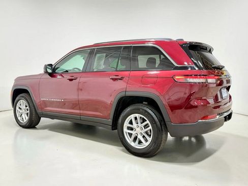 Used 2023 Jeep Grand Cherokee Laredo w/ Luxury Tech Group I AWD/4WD image 17