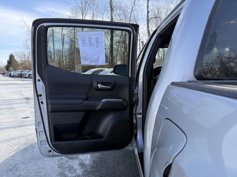 Used 2018 Toyota Tacoma TRD Off-Road image 26