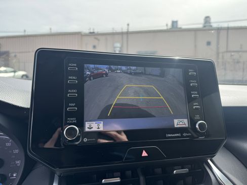 Used 2021 Toyota Venza LE image 25