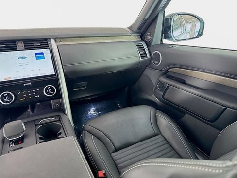 Used 2023 Land Rover Discovery Metropolitan Edition image 26