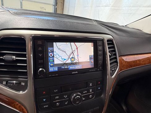 Used 2012 Jeep Grand Cherokee Overland AWD/4WD image 29