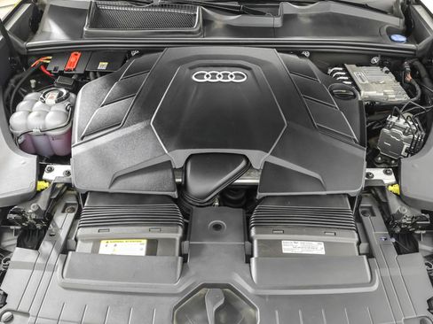 Used 2022 Audi Q8 Premium image 50