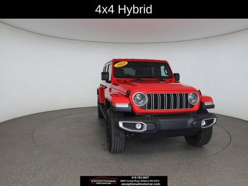 Used 2025 Jeep Wrangler Unlimited Sahara AWD/4WD image 30