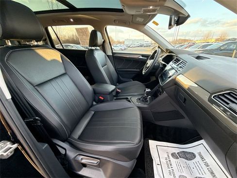 Used 2023 Volkswagen Tiguan SE image 22