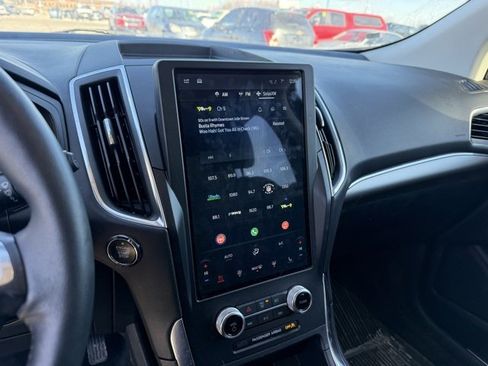 Used 2024 Ford Edge Titanium image 15