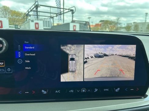 New 2026 Chevrolet Traverse LT w/ Sun and Wheel Package image 23