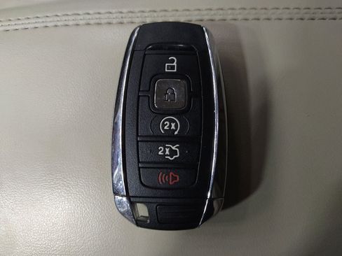 Used 2017 Lincoln MKC Select w/ Select Plus Package FWD image 32