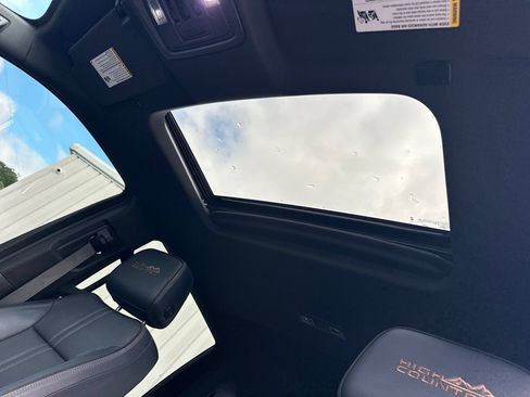 Used 2024 Chevrolet Silverado 2500 High Country w/ High Country Premium Package AWD/4WD image 32