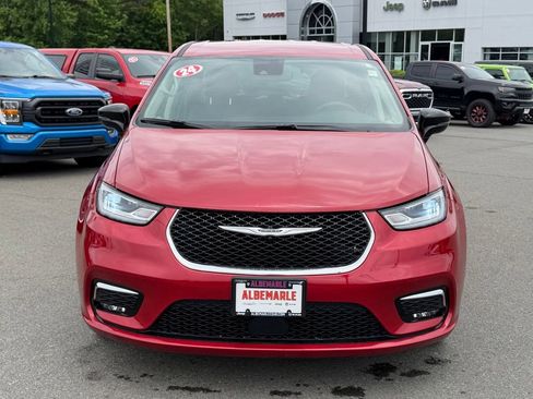 Used 2024 Chrysler Pacifica Touring-L FWD image 10