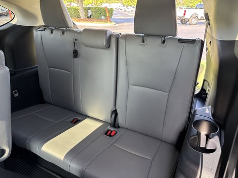 Used 2023 Toyota Highlander Bronze Edition image 27