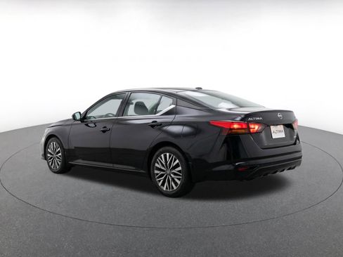 Used 2025 Nissan Altima 2.5 SV FWD image 7