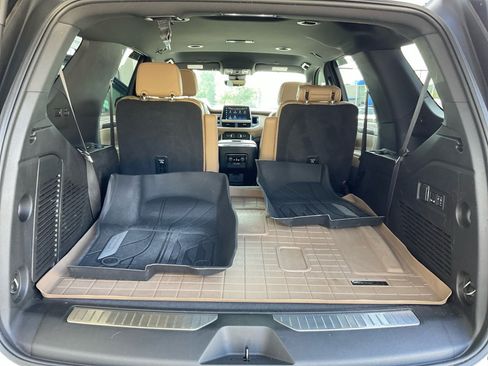 Used 2024 Chevrolet Tahoe Premier AWD/4WD image 15