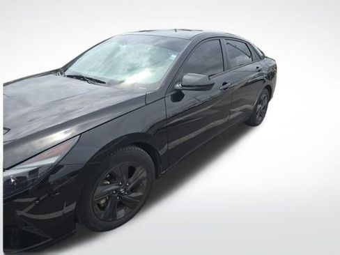 Used 2023 Hyundai Elantra SEL image 3