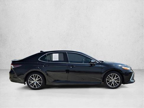 Used 2023 Toyota Camry XLE FWD image 4