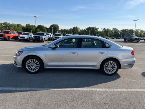 Used 2016 Volkswagen Passat 1.8T SE FWD image 2