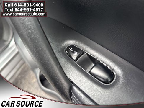 Used 2018 Nissan Rogue SV w/ Premium Package image 39