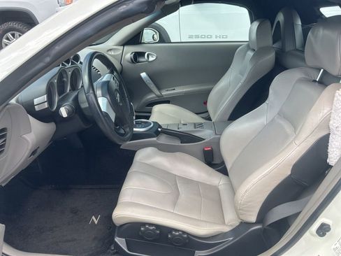 Used 2004 Nissan 350Z Touring RWD image 11