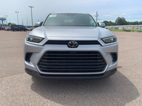Used 2024 Toyota Grand Highlander AWD image 2