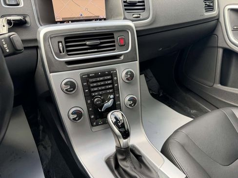 Used 2017 Volvo S60 T5 Inscription image 24