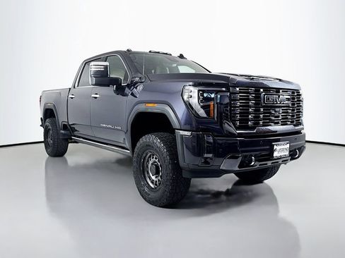Used 2024 GMC Sierra 2500 Denali Ultimate AWD/4WD image 3