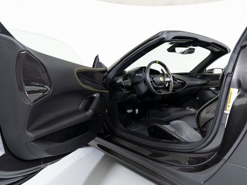 Used 2022 Ferrari SF90 Spider image 30