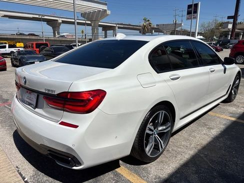 Used 2018 BMW 750i image 6