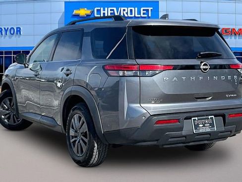 Used 2024 Nissan Pathfinder SV image 4